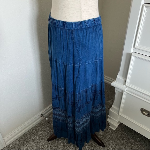 Studio West Apparel Midi Skirt Small Blue Crochet Accent Elastic Pull On Waist - Picture 3 of 8